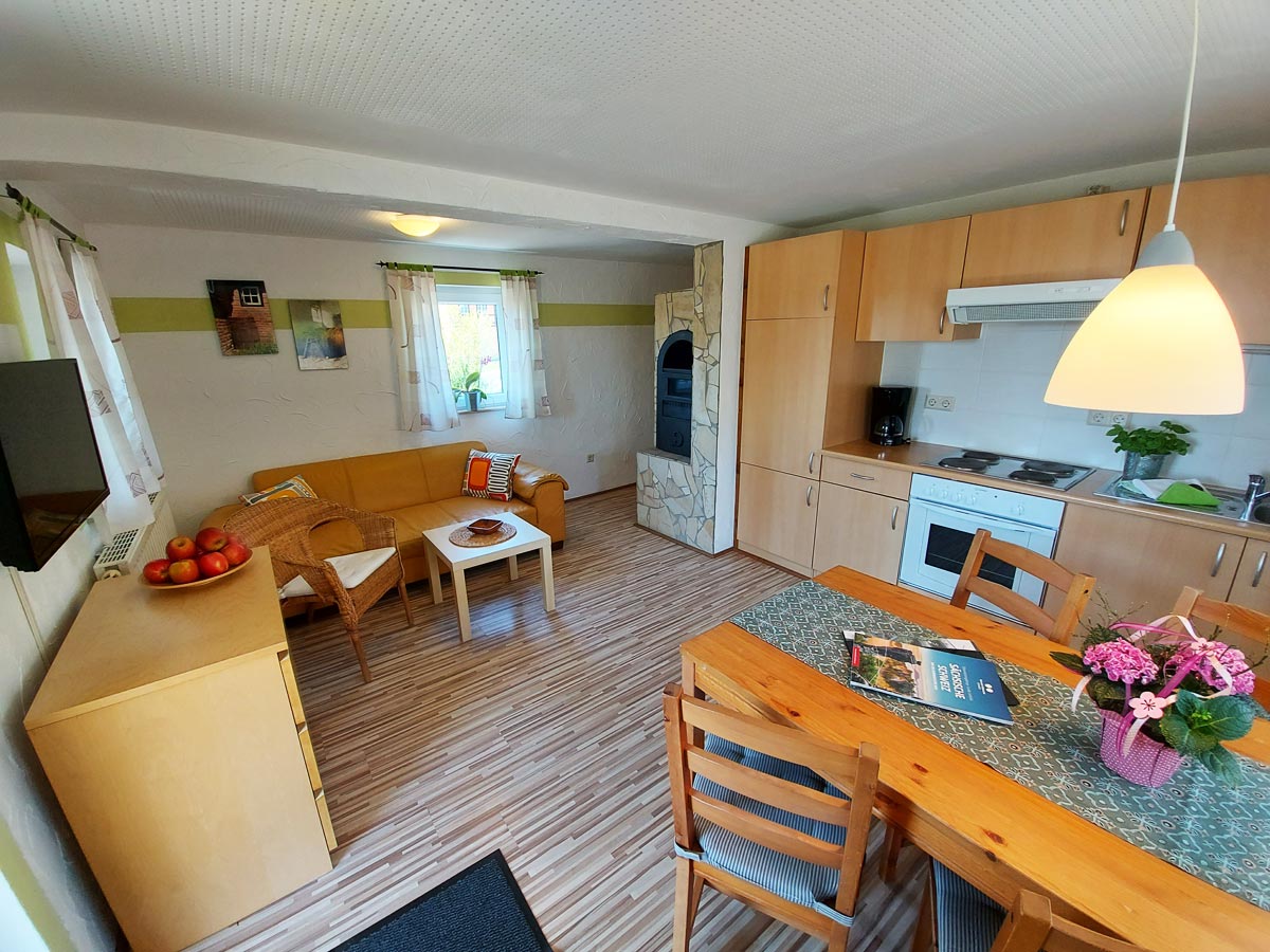 Ferienhaus Schrammsteinblick - Ferienwohnung1 - Wohnküche mit Kamin