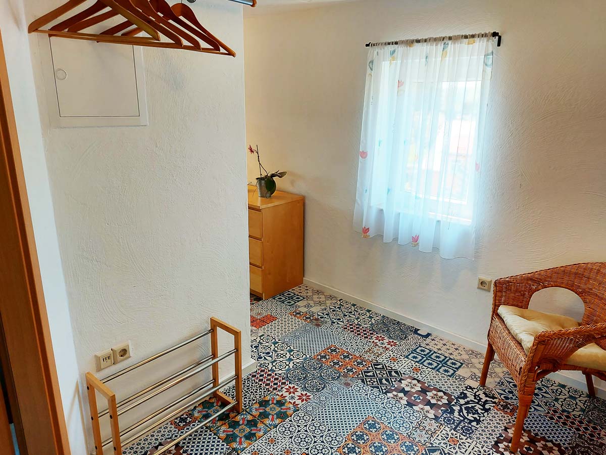 Ferienhaus Schrammsteinblick - Ferienwohnung2 - Flur mit Garderobe