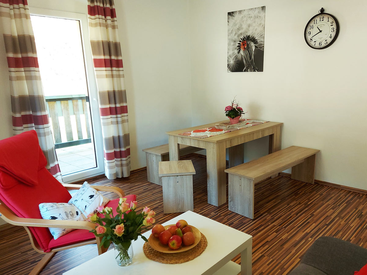 Ferienhaus Zum Kirnitzschtal - Ferienwohnung1 - Wohnzimmer mit Essbereich