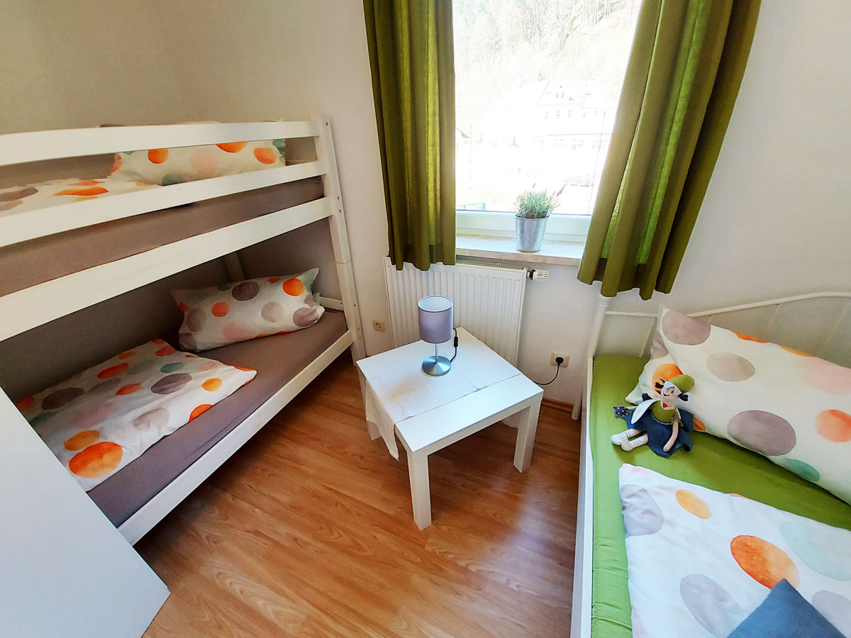 Ferienhaus Zum Kirnitzschtal - Ferienwohnung2 - Schlafzimmer2 mit Hochbett und Einzelbett